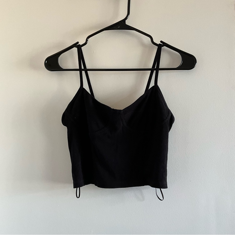 Black cropped tank top